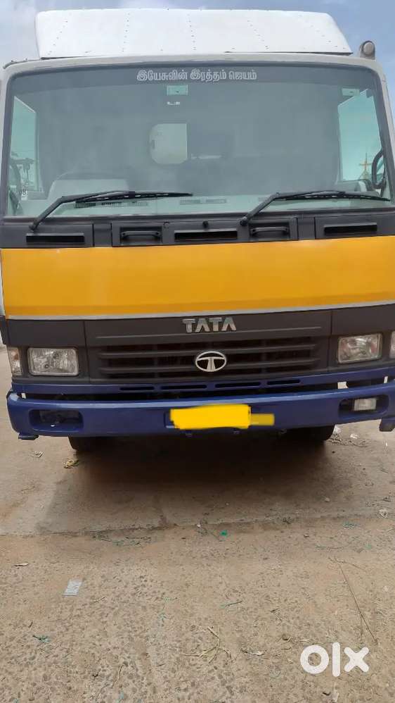 Tata 909 ex2 insulated vehicle