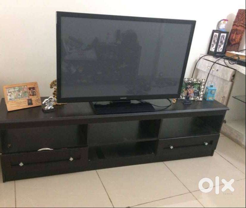 Pristine Grand UHD Smart Android Samsung Wifi 46 LED TV Screen Mirror