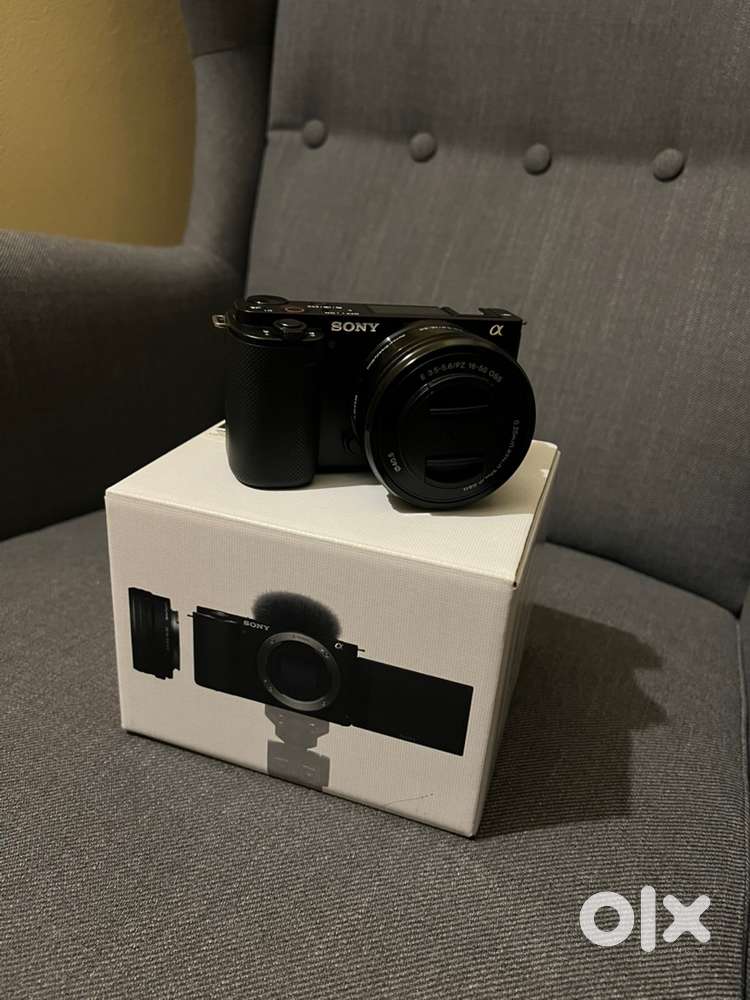 4 month old Sony ZV-E10 Vlogging Kit + Pro Sigma Lens