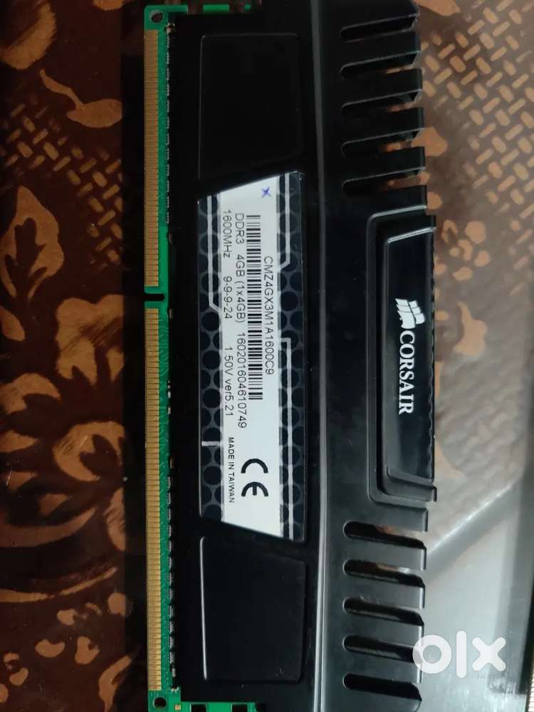 DDR 3 RAM Corsair Vengeance 4 GB (2 RAM sticks)