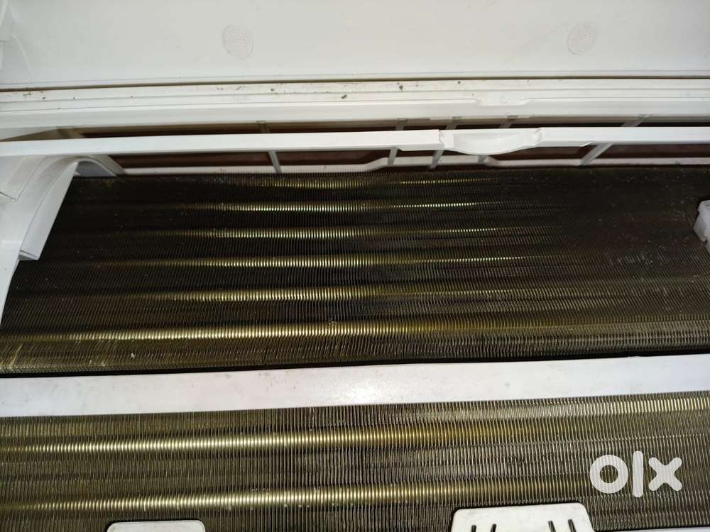 carrier 2 ton non invter ac fully new condition