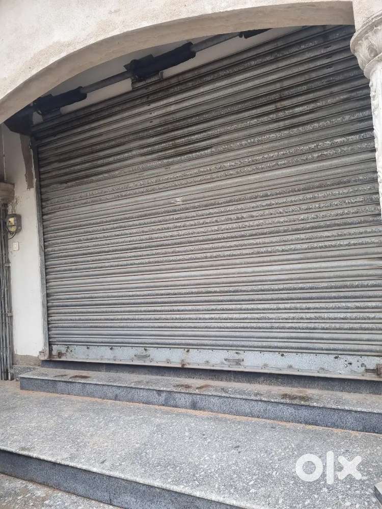 Good atmosphere road side property