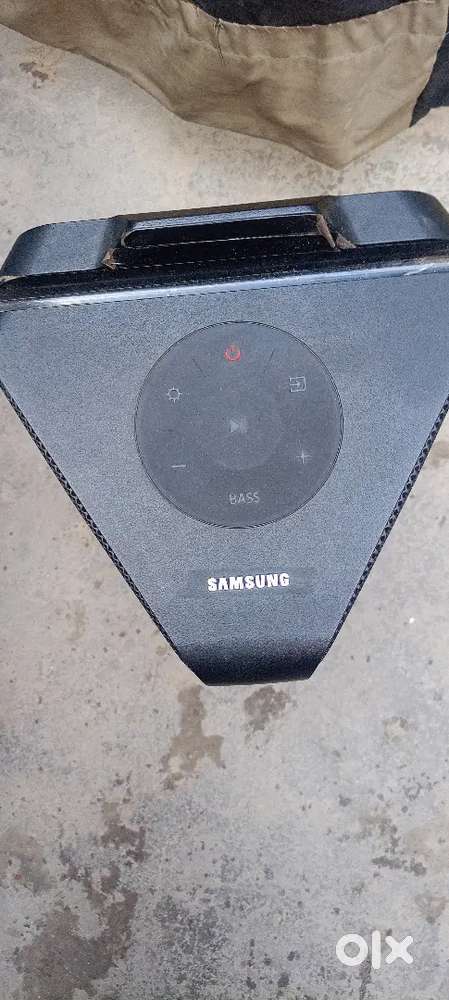 Mxt 40 samsung home theater ok condition 2 month old.