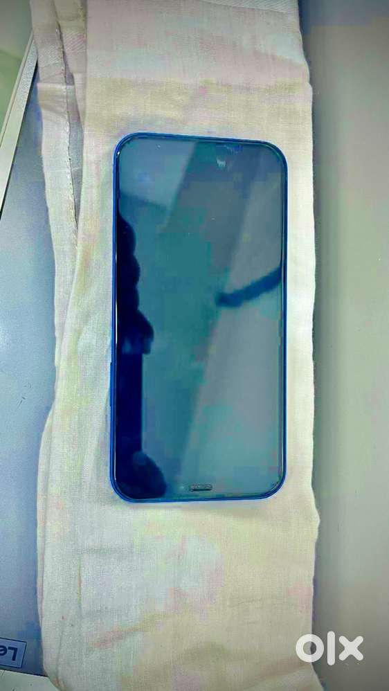 I phone 12, 128 gb single handed, latest updated ios 26.1