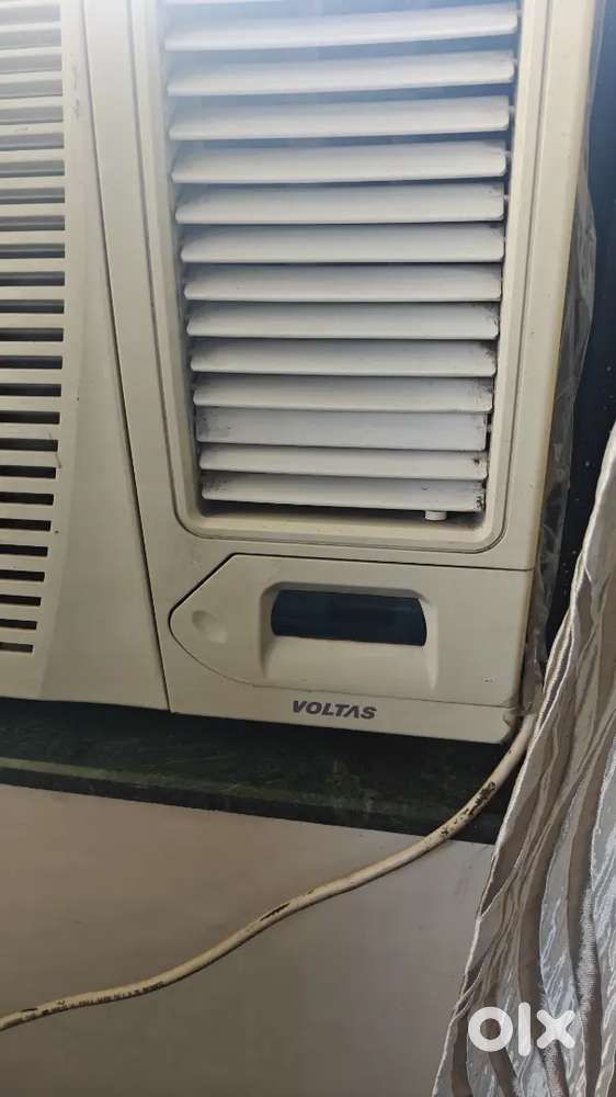 window ac votas in a running condition