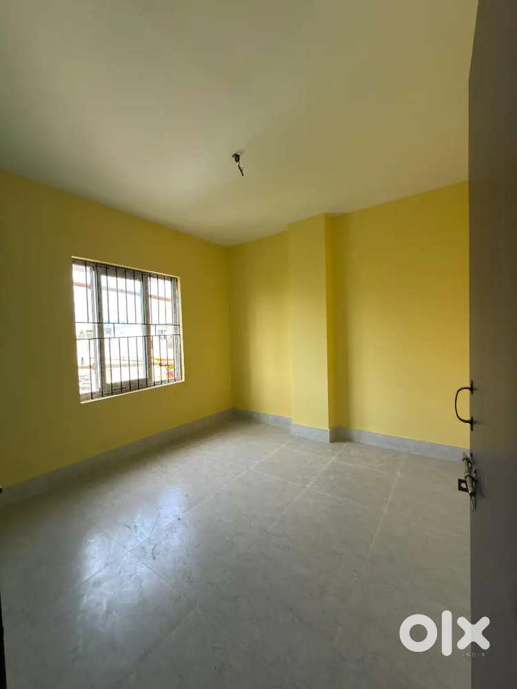 Urgently need a female roommate (student)