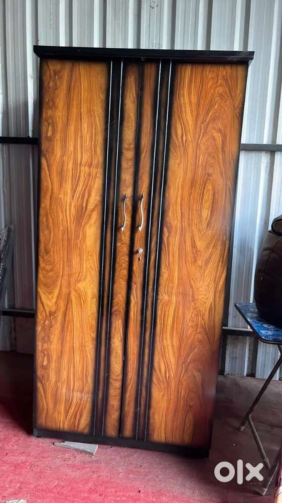 New wooden wardroben for 6000 and queen size bed for just Rs.4500