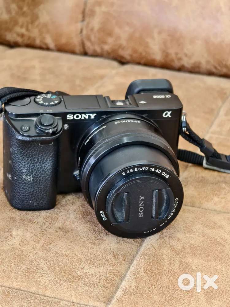 Sony a6000 Dual Lens Kit, 32gb SD Card + 4 Batteries, Charger & Bag