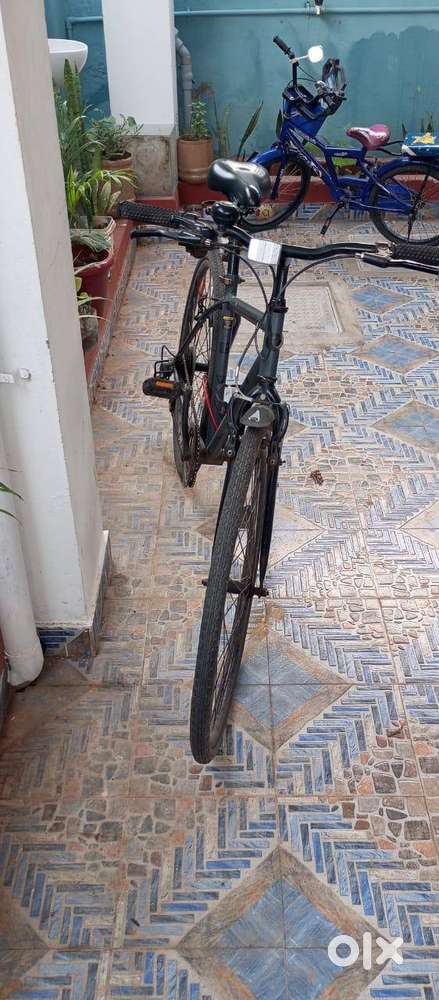 3 years old hybrid city bicycle