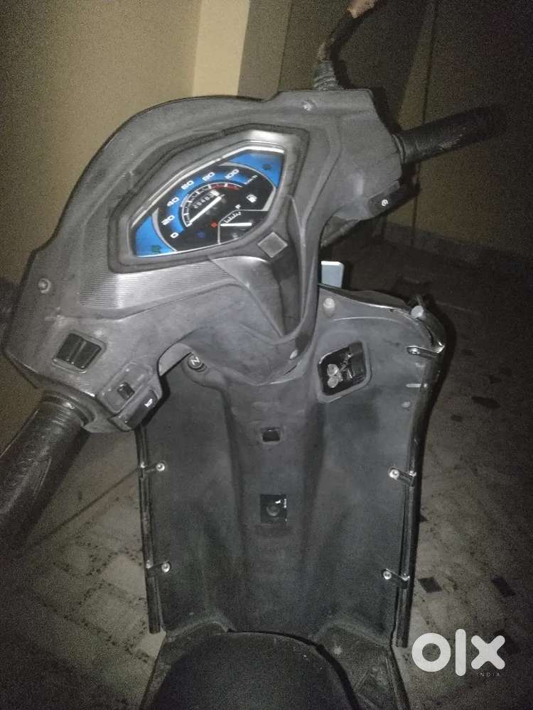 One hand scooty  well condition