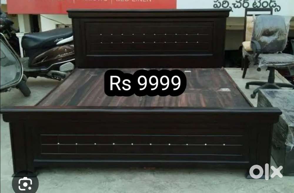 Latest Bed available at Furniture store