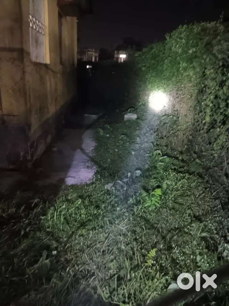 Bhatibarite 9 decemile land bikri hobe.3lakh per decemile