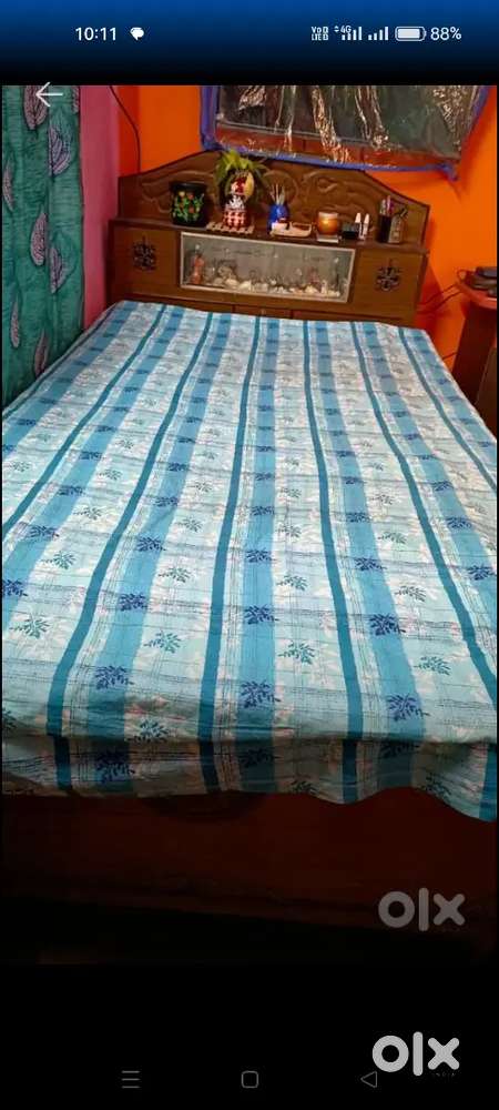 Queen size bed with showcase along with mattress (relazon)