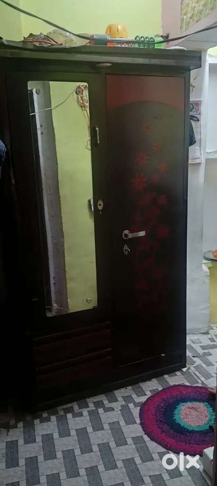 Mujhe ₹4000 ki almari bhejni hai