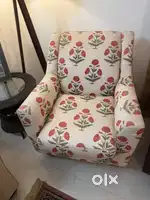 Elegant 6 seater wooden  sofa set with 5 cushions