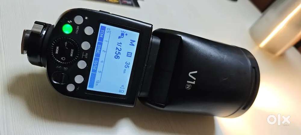 Godox  V1n  flash