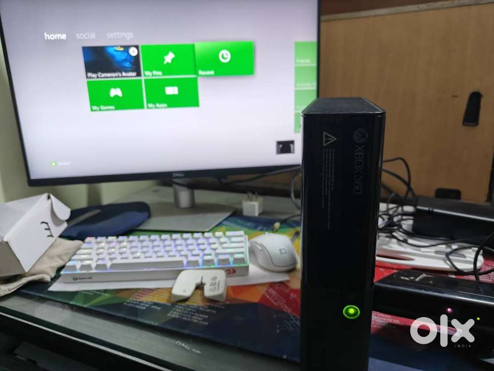 XBOX 360 E 4GB MODEL WITH KINECT SENSOR