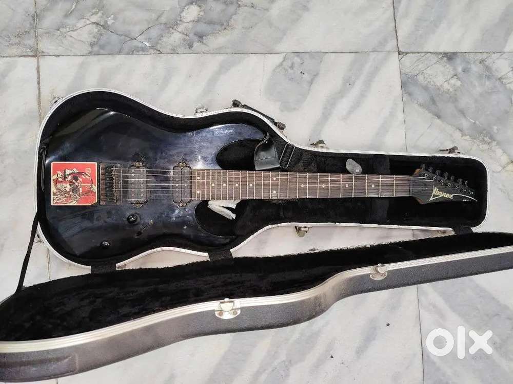 yahama Acoustic guitar great sound, Excellent condition !'