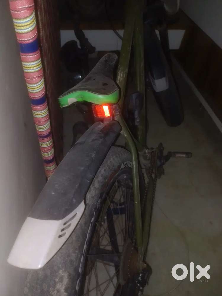 school use in 6 months old bycycle green colour in new conditions