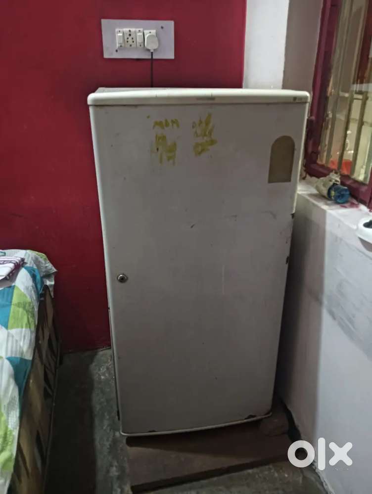 Fridge 3000 me chalu ha good condition