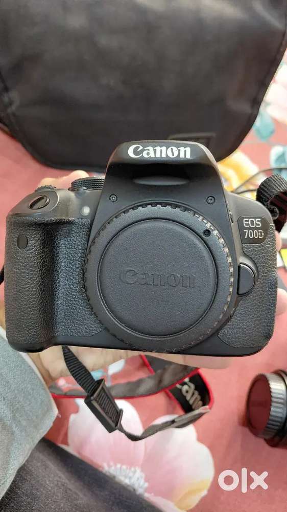 Canon EOS 700D DSLR Camera
