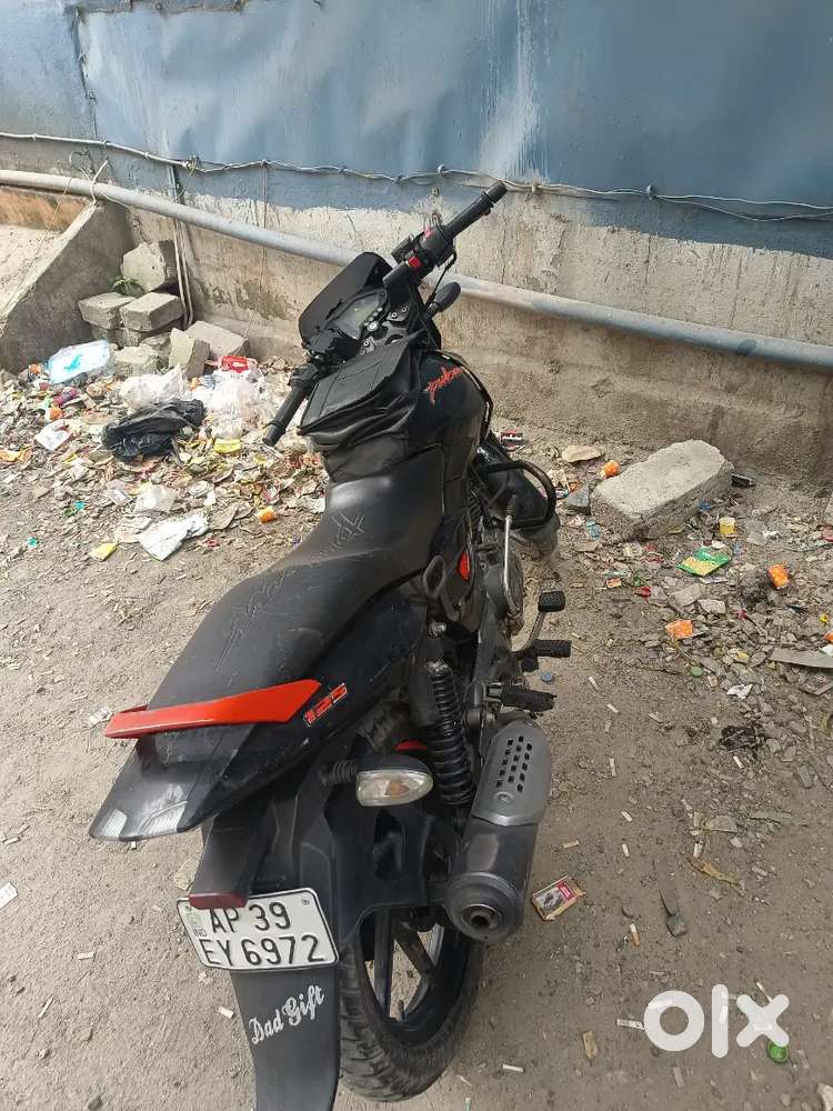 Pulsar 125 ..with good condition.recently serviced with 5000 rupees