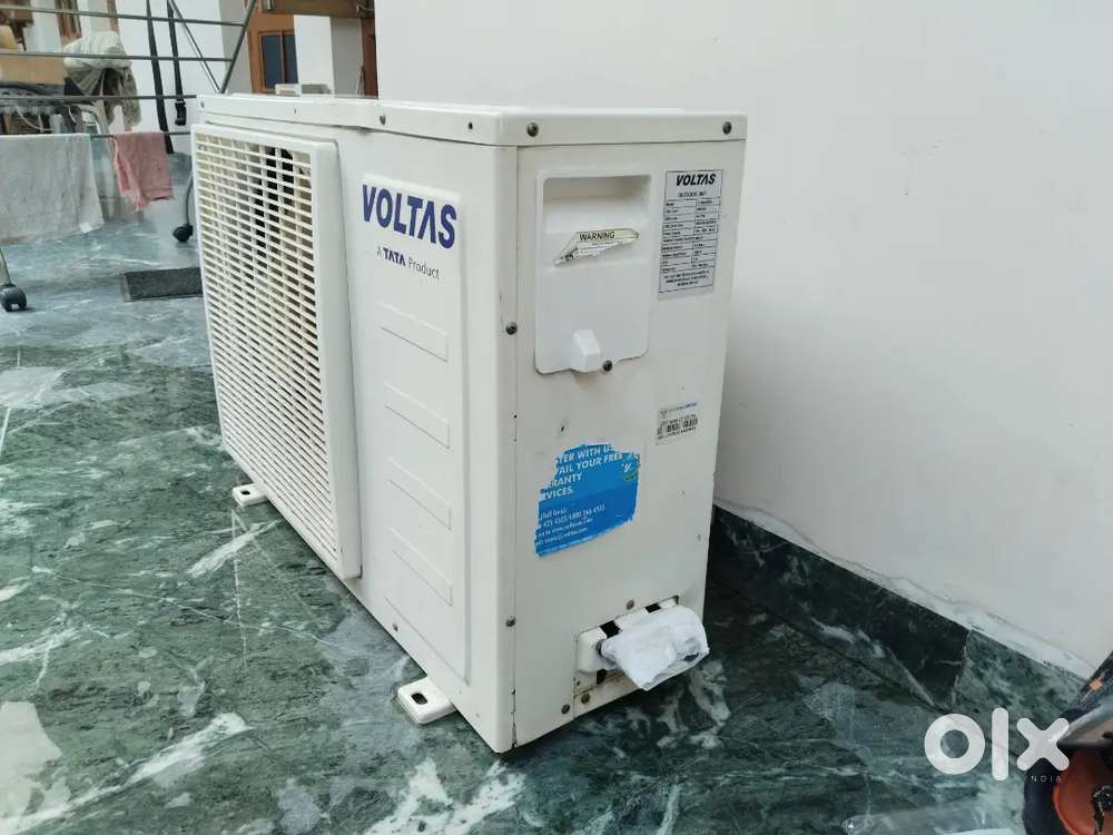 VOLTAS 1.5 TON AC WORKING WITH GAS STAND AND COPPER PIPE