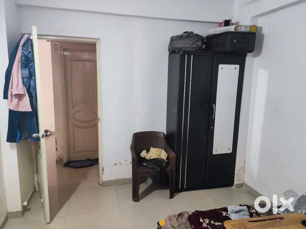 2bhk furnished flat available for bechlors in sargasan