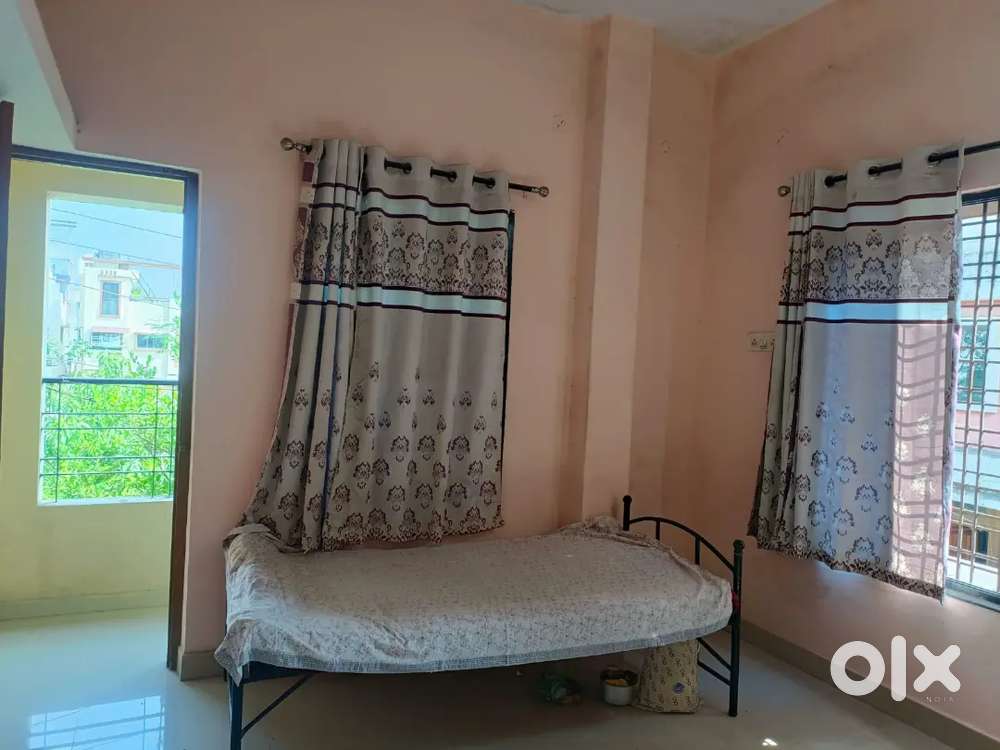 One girl needed for room for 2bhk flat(rent+light bill)