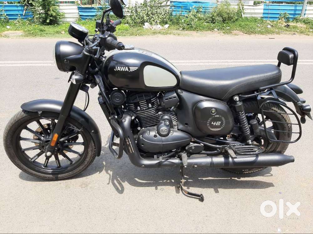 Jawa 42 infinity black