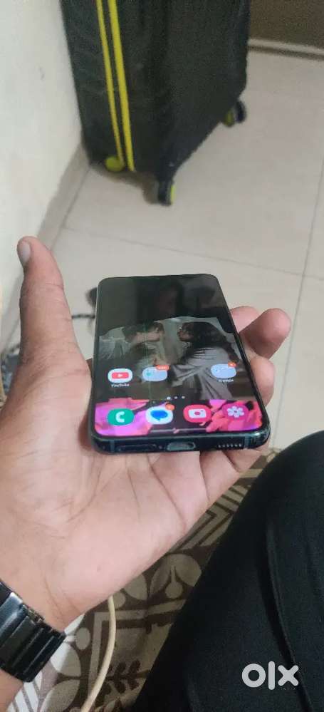 Genuine buyer  urgent sell display broken never open no bil box phone