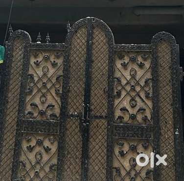 Front iron gate