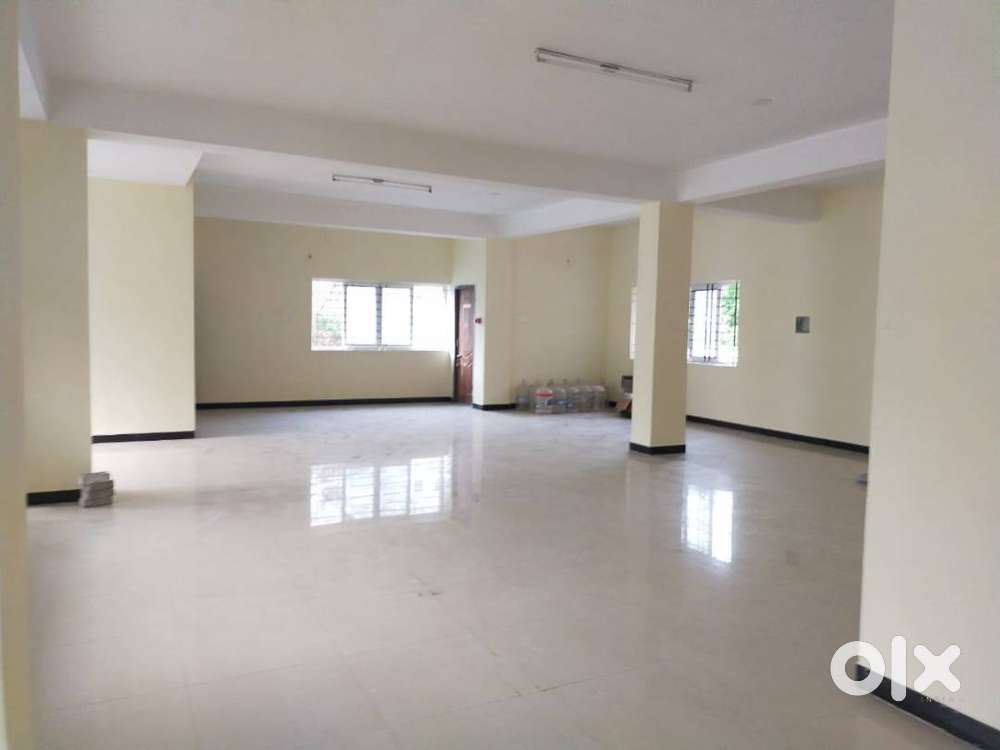 2400sqft Unfurnished Office space Available in Anna Statue