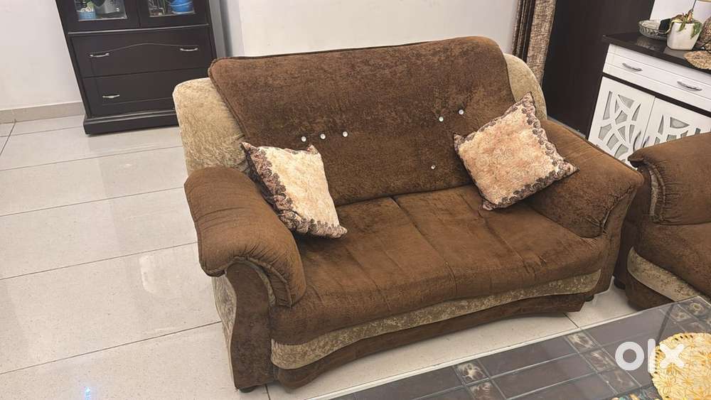 7 seater sofa with centre table