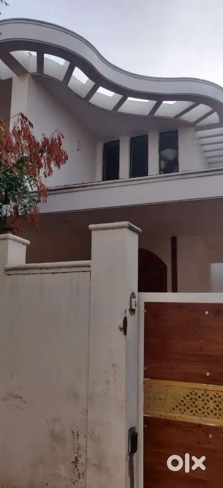 Luxury house in kavundam palayam poom pukar nagar