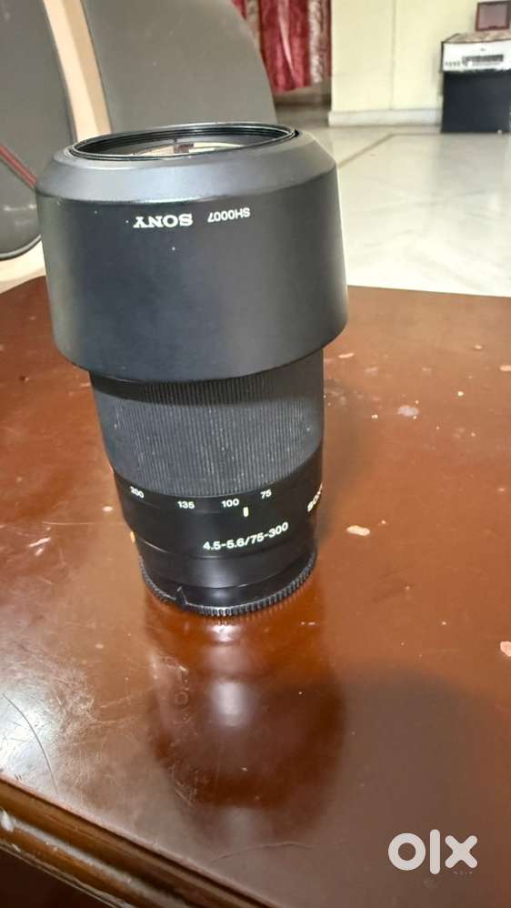 SONY 75-300mm 4.5-5.6mm aperture Alfa Lens in excellent condition
