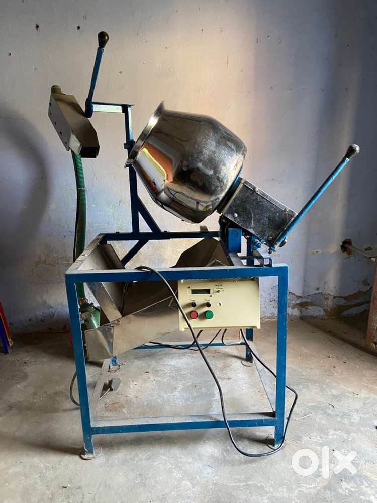 Nuts roasting and flavouring machine.