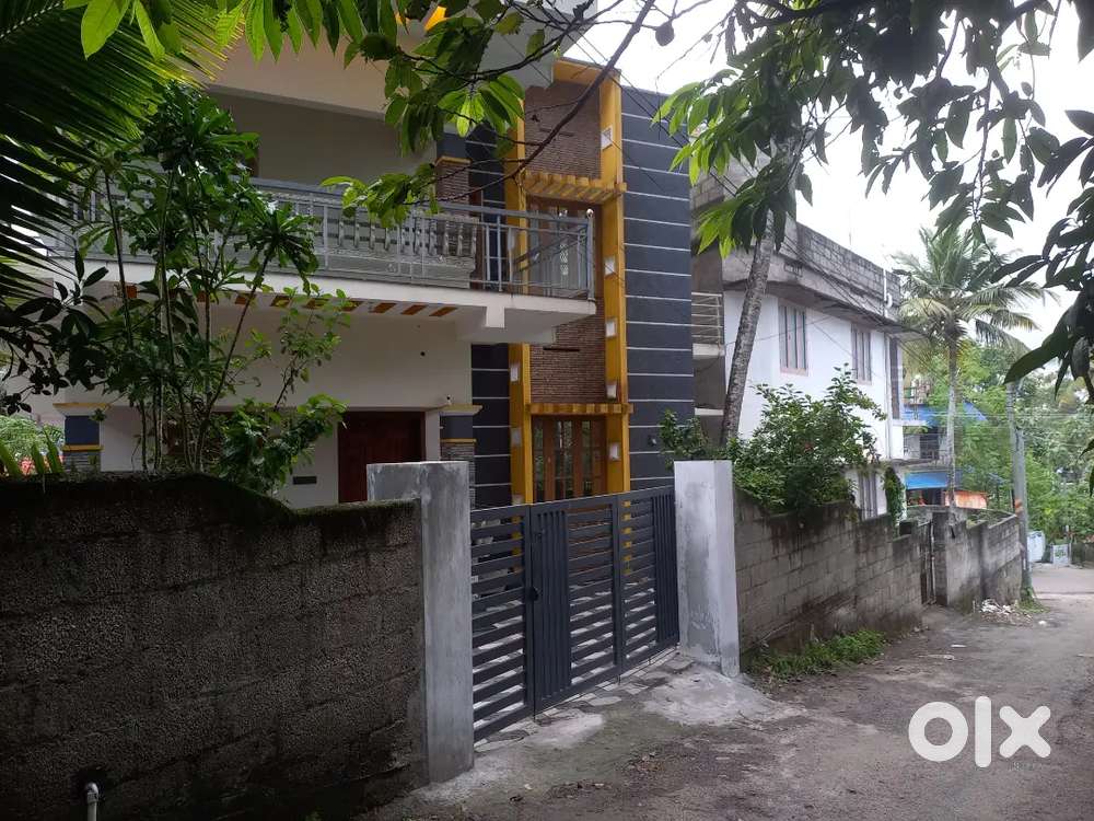 House for lease 1424 sqft,3 bdrm,3bthrm 5cnt for 12 laks