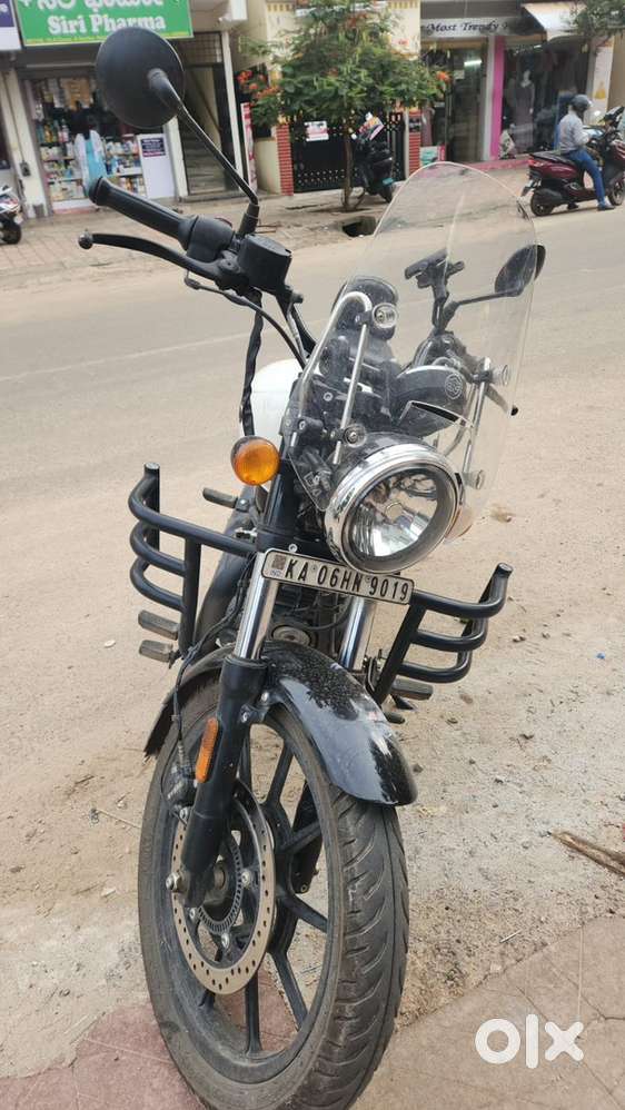 new bike very less driven sigle handed showroom maintanance