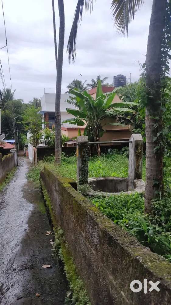 4 cent plot for sale Near Vattiyoorkavu junction