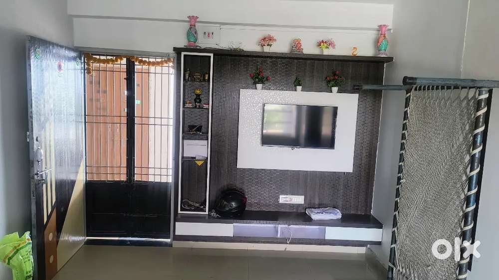 2 BHK fully furnished with the whole flate for sell