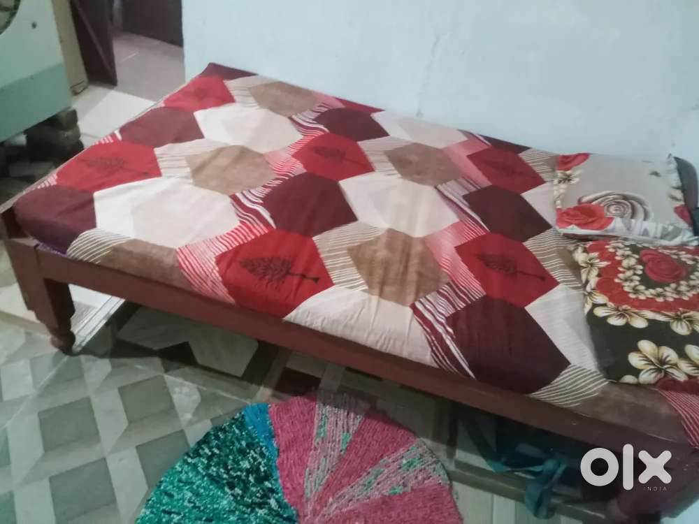 Bed sale karna hai..