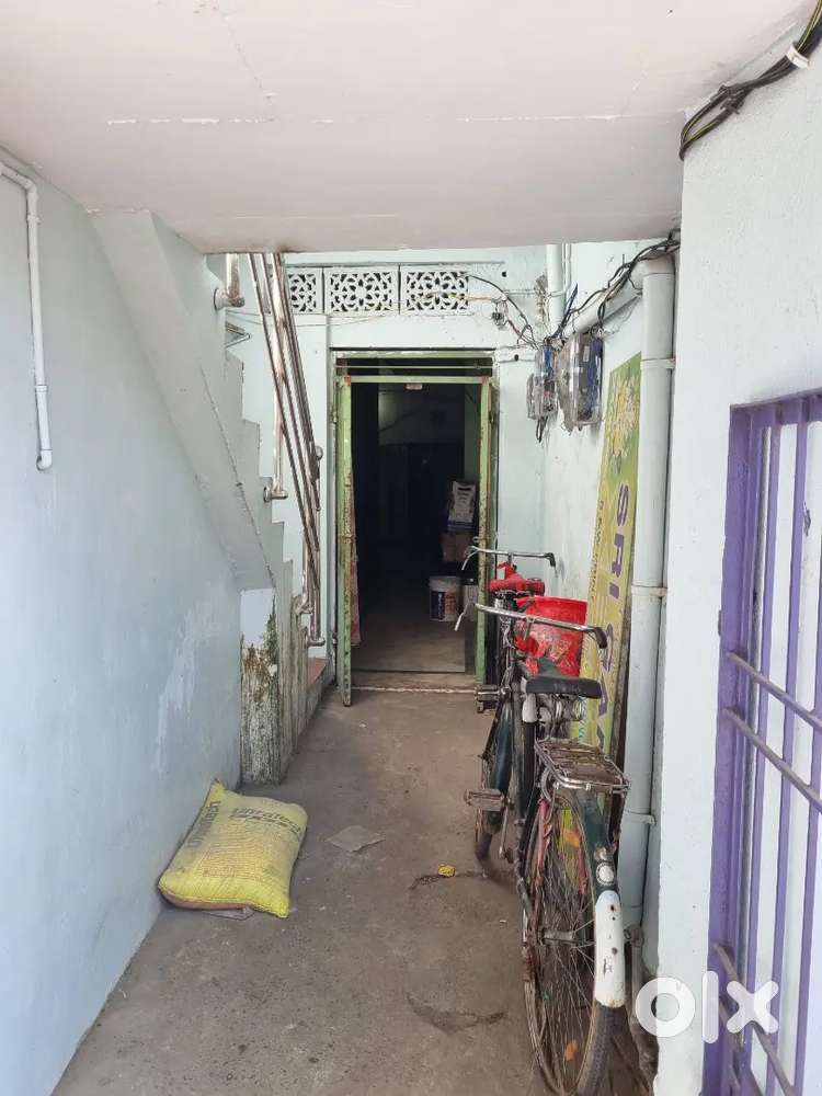 ROOM FOR RENT (COMMERCIAL ONLY)