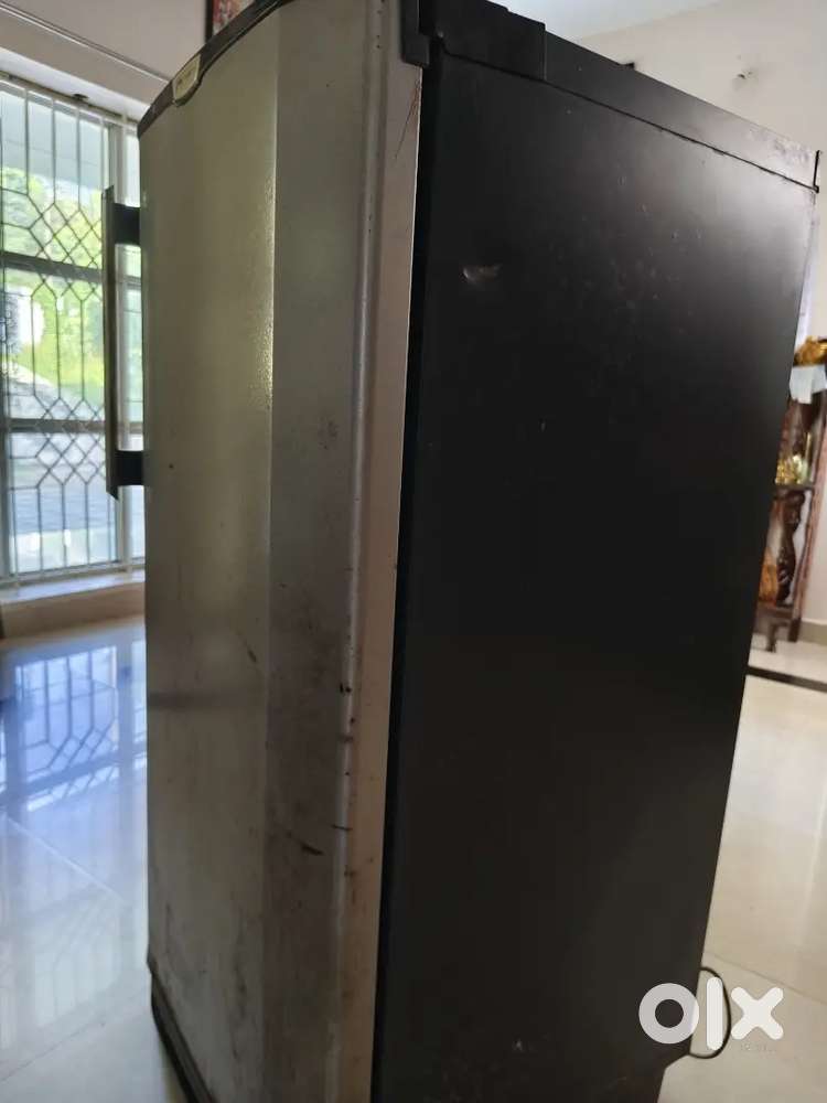 Single door fridge for sale- good condition!