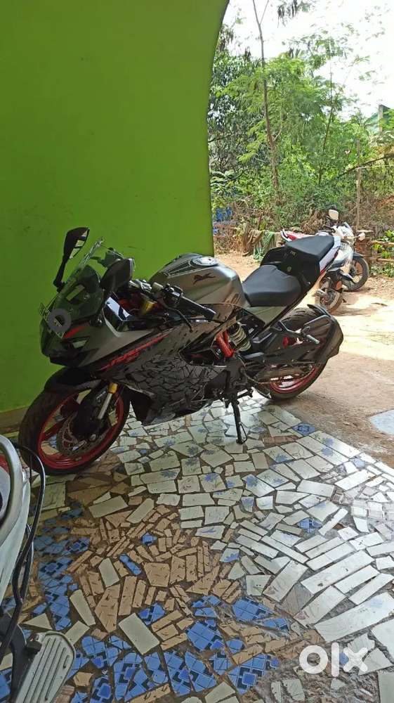 Sports bike