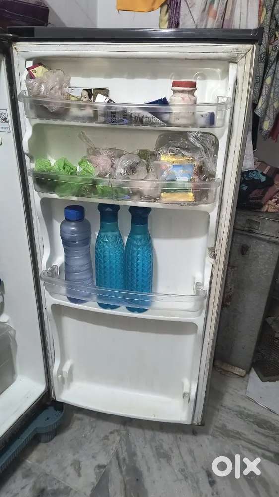 Fridge condition is good. 183 ltr,5 year old