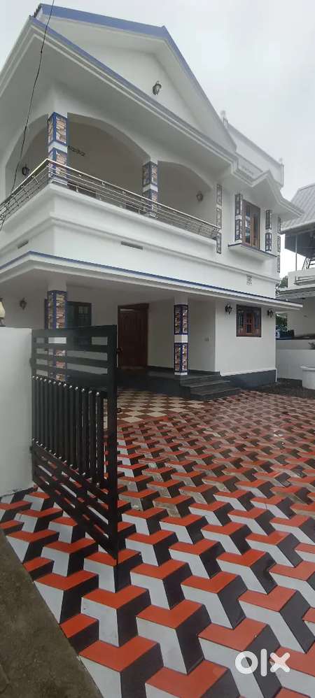 Aluva karumalloor 5 ct 1600 sft 3 bhk 57 lk