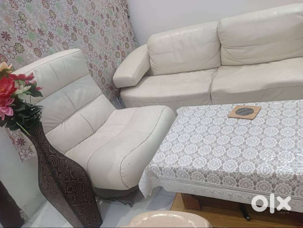 White 7 seater sofa in sale