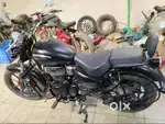 Royal Enfield - Meteor 350 Stellar Black.