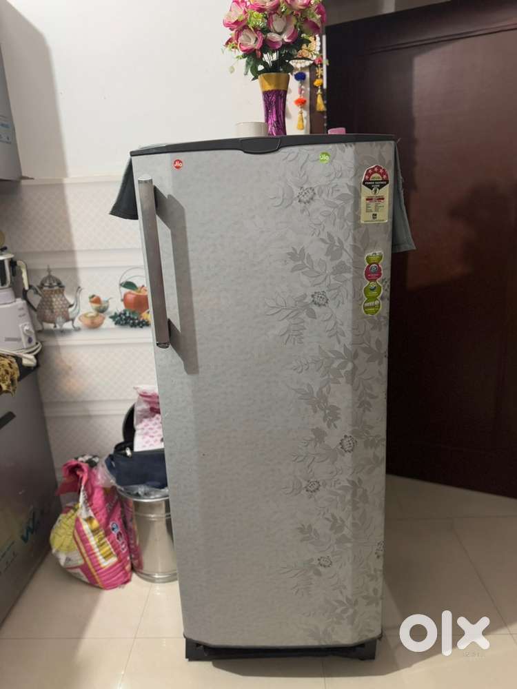 Total storage Volume = 240 ltr.